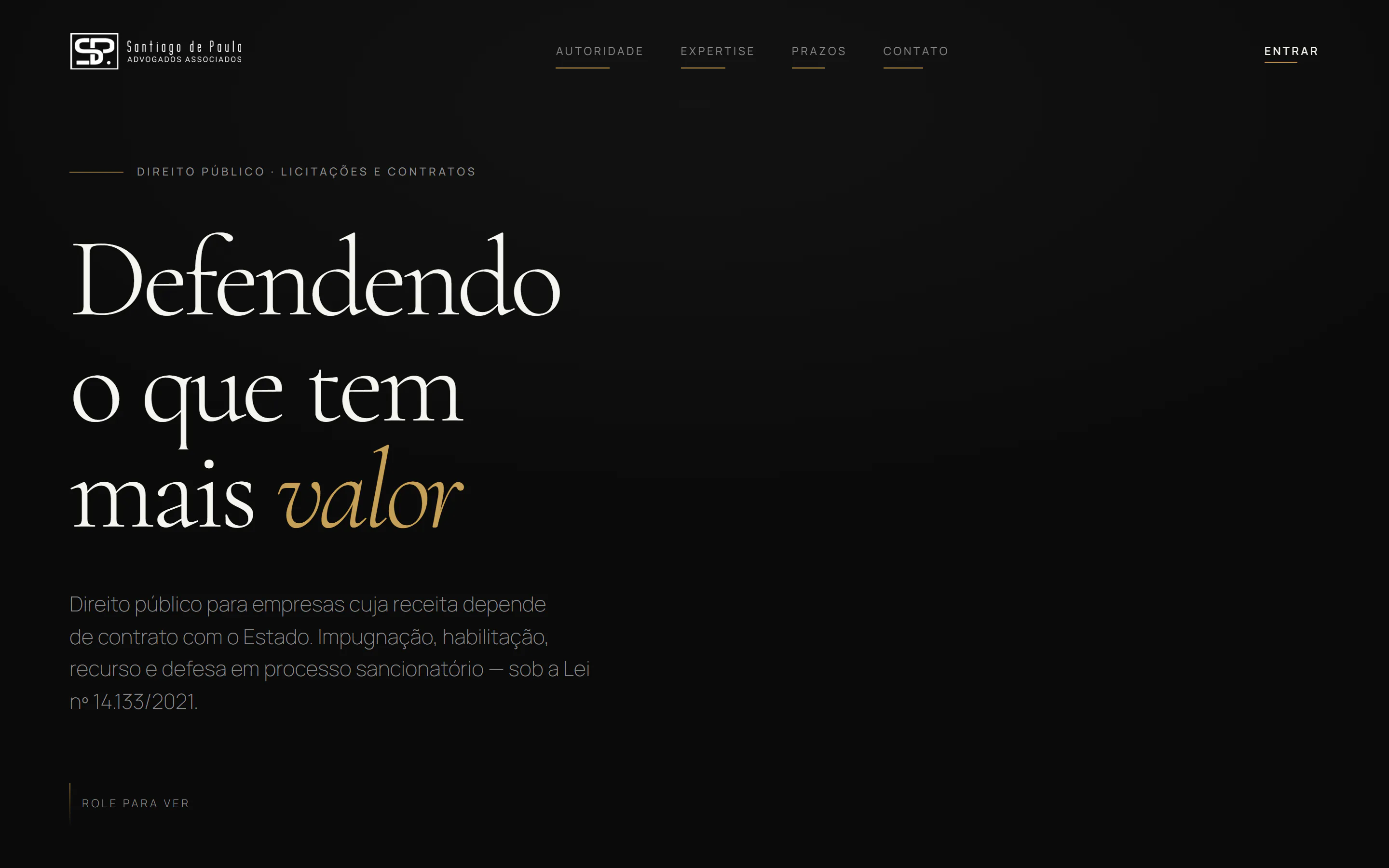Abertura do conceito: título em serifa clara sobre fundo quase preto, "Defendendo o que tem mais valor", com a palavra "valor" em itálico bronze